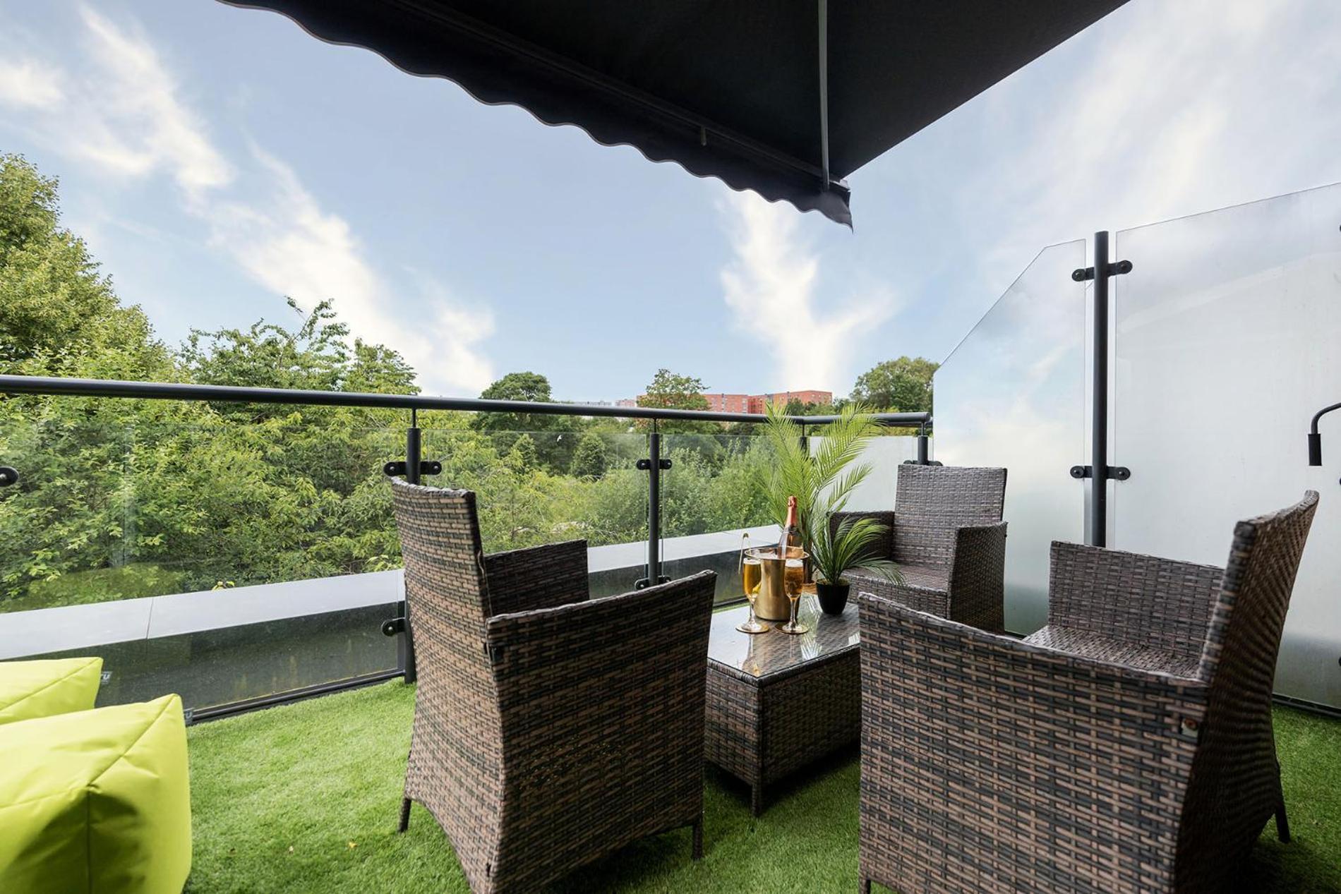 Riverside Villas Manchester Exterior photo