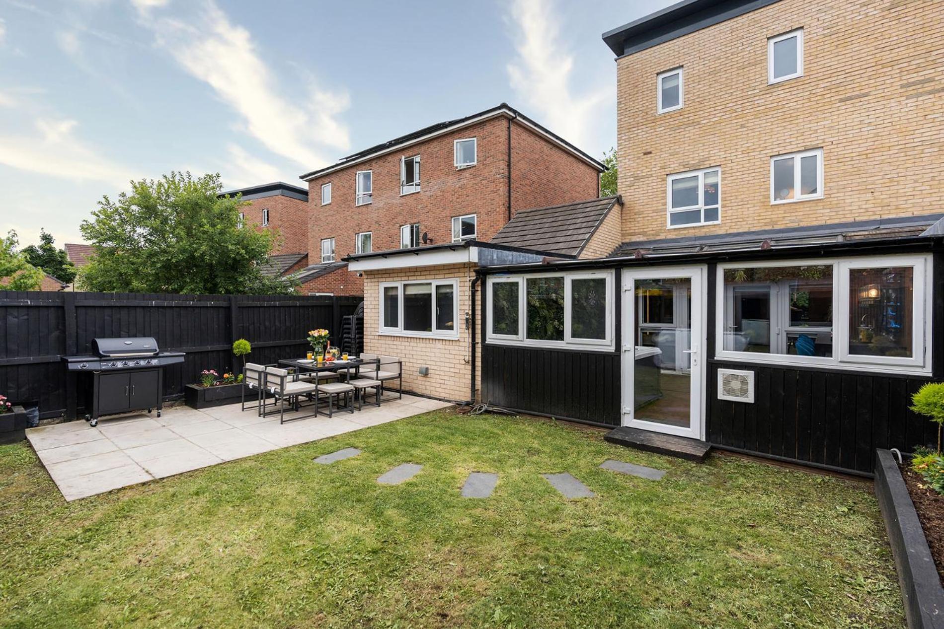 Riverside Villas Manchester Exterior photo