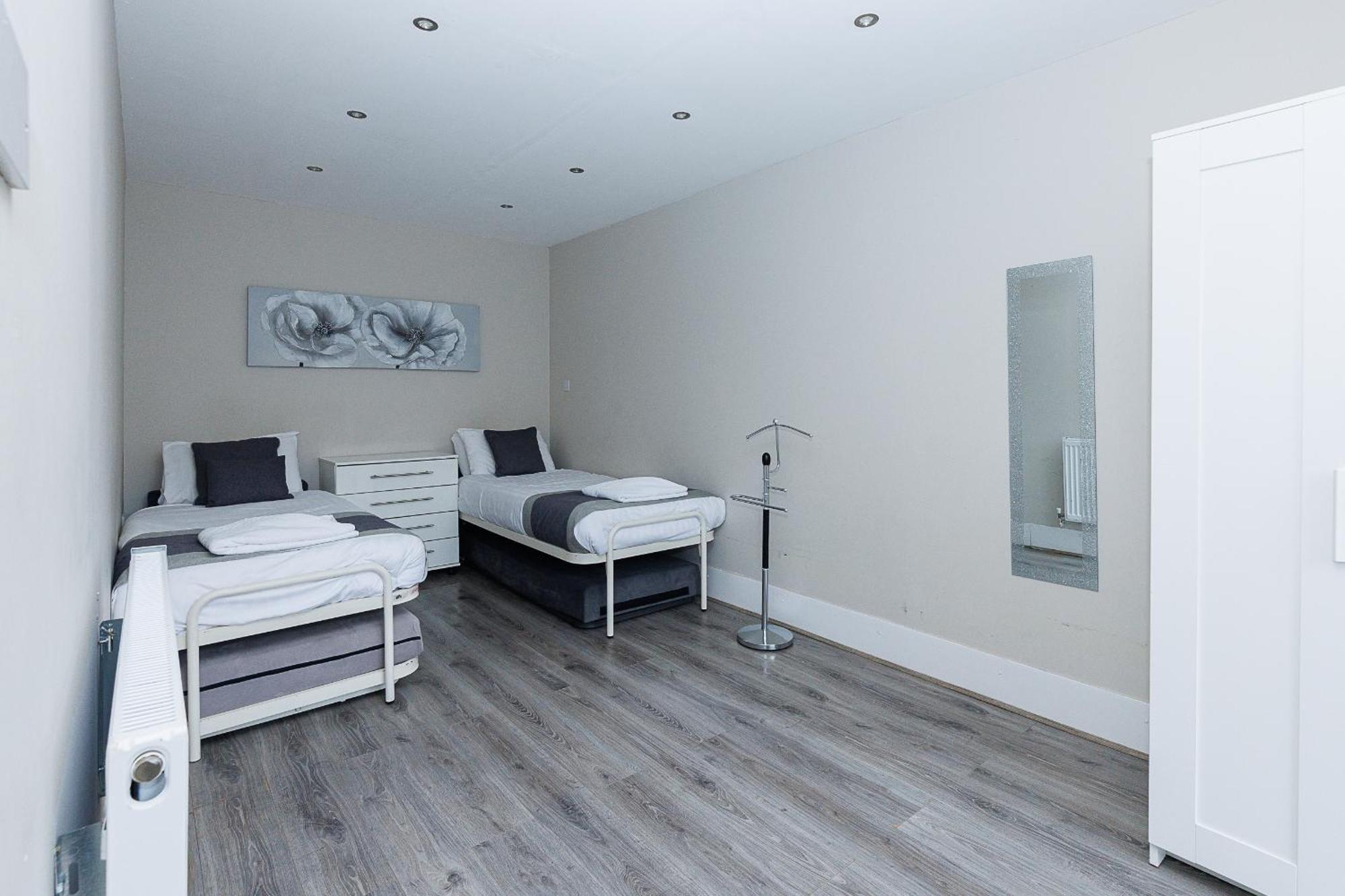 Riverside Villas Manchester Exterior photo